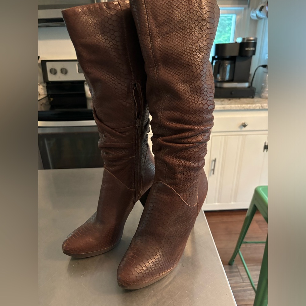 Carlos by Carlos Santana lightly used brown boots with inside zipper
